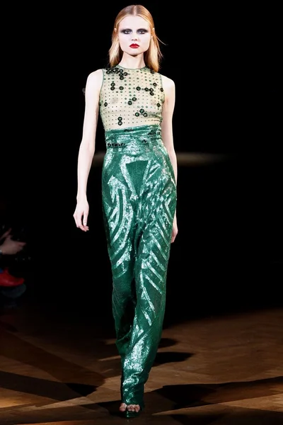 Look 17